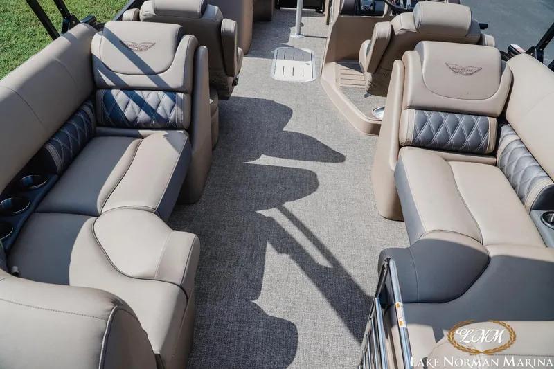 Slide: The Image of Bennington 23LXSFB 2025 - 6