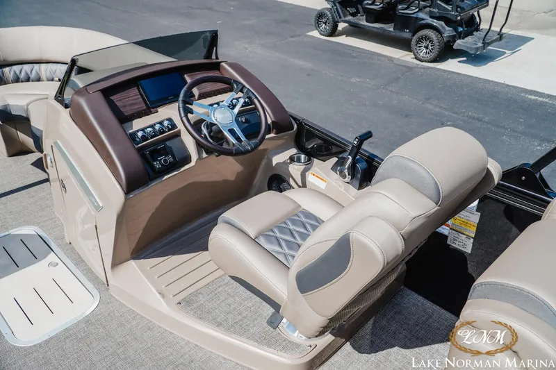 Slide: The Image of Bennington 23LXSFB 2025 - 8