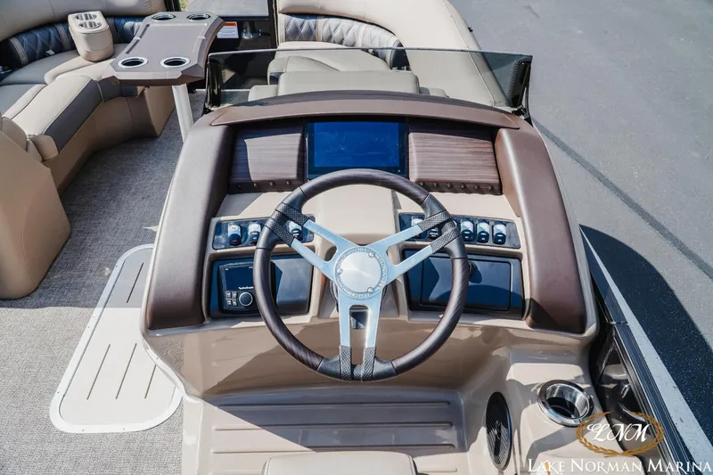 Slide: The Image of Bennington 23LXSFB 2025 - 9