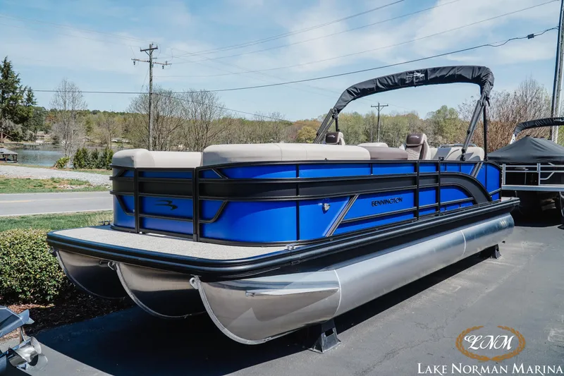 Slide: The Image of 2025 Bennington 23ssb pontoon boat in blue at Lake Norman Marina. - 4