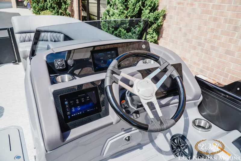 Slide: The Image of Bennington 24LXSSB 2025 - 9