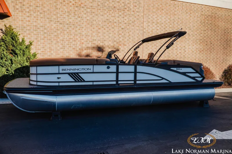 Slide: The Image of 2025 Bennington 24MFB pontoon boat at Lake Norman Marina. - 1