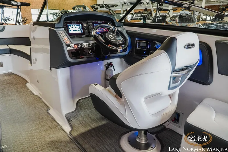 Slide: The Image of Interior of 2018 Chaparral 267 SSX boat with modern dashboard and seating at Lake Norman Marina. - 15