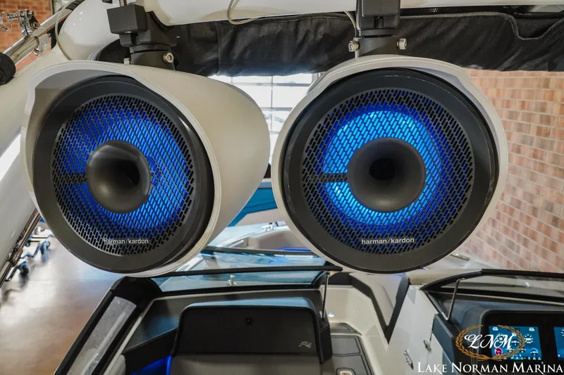 Slide: The Image of Cobalt R4 Surf 2025 - 10