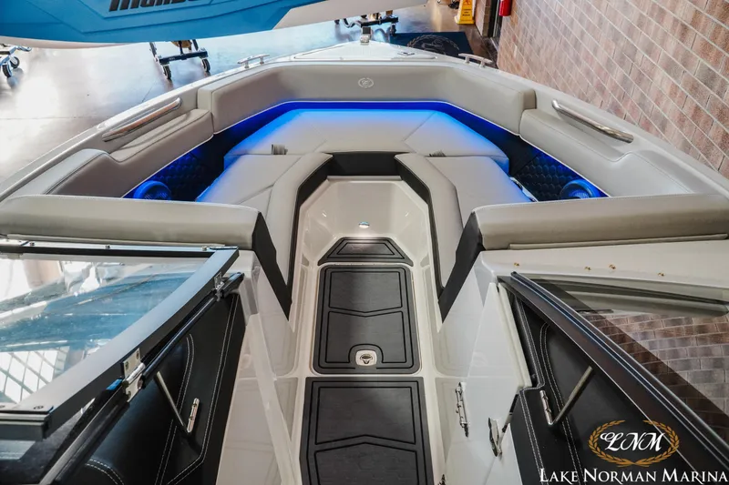 Slide: The Image of Cobalt R4 Surf 2025 - 15