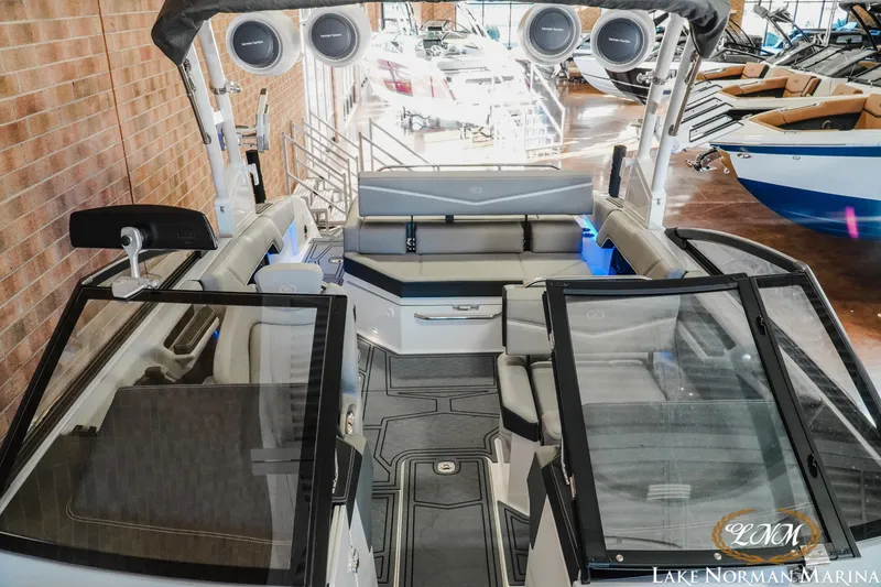 Slide: The Image of Cobalt R4 Surf 2025 - 16