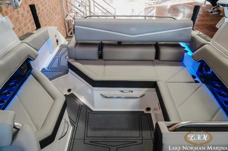 Slide: The Image of Cobalt R4 Surf 2025 - 18