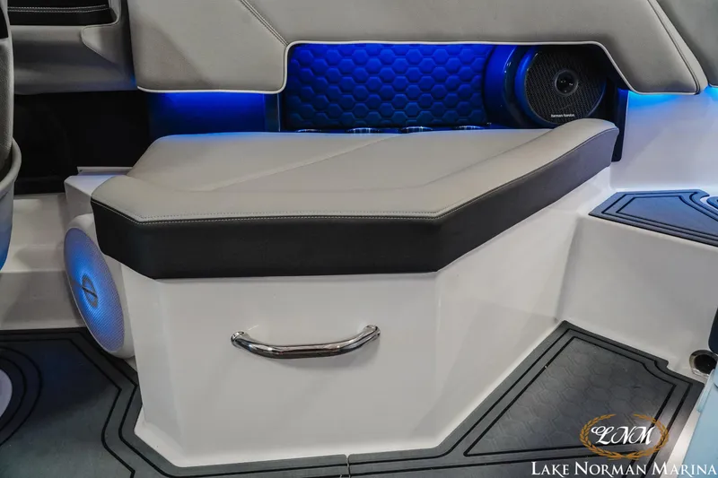 Slide: The Image of Cobalt R4 Surf 2025 - 19