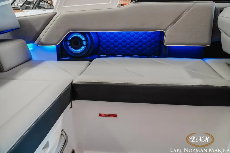 Slide: The Image of Cobalt R4 Surf 2025 - 20