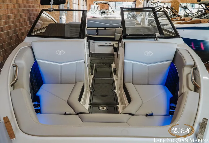 Slide: The Image of Cobalt R4 Surf 2025 - 7