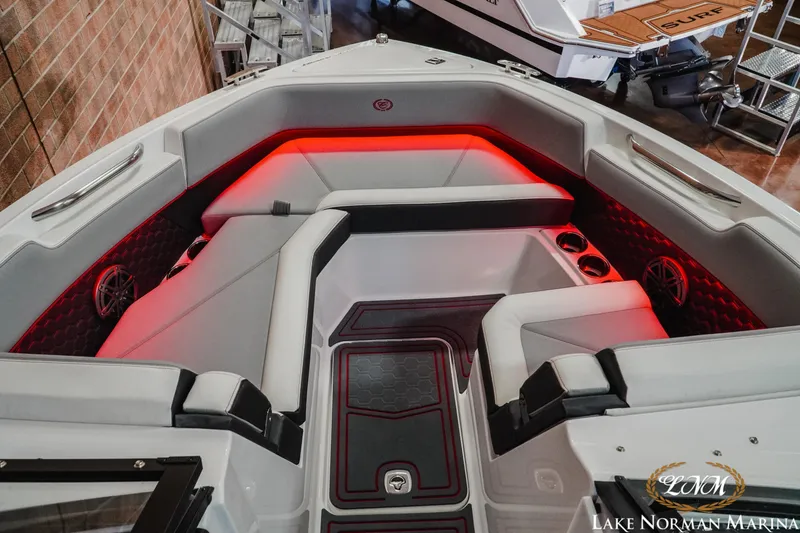 Slide: The Image of Cobalt R6 Surf 2024 - 15