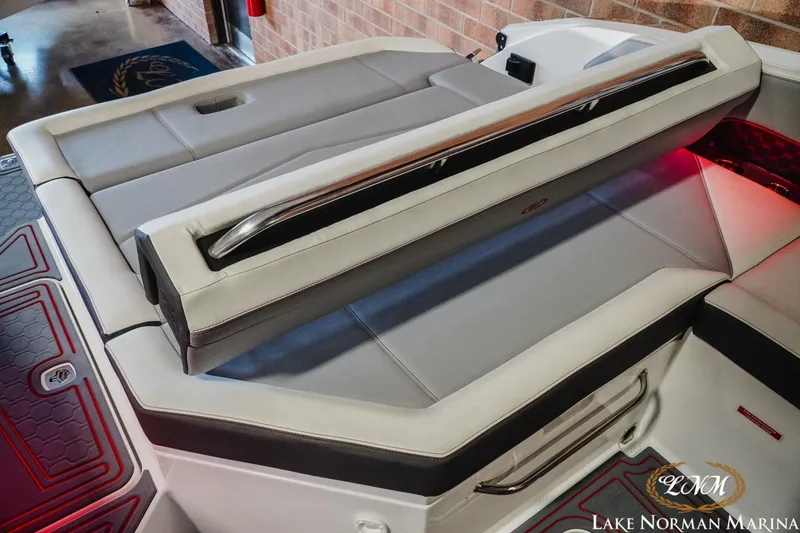 Slide: The Image of Cobalt R6 Surf 2024 - 20