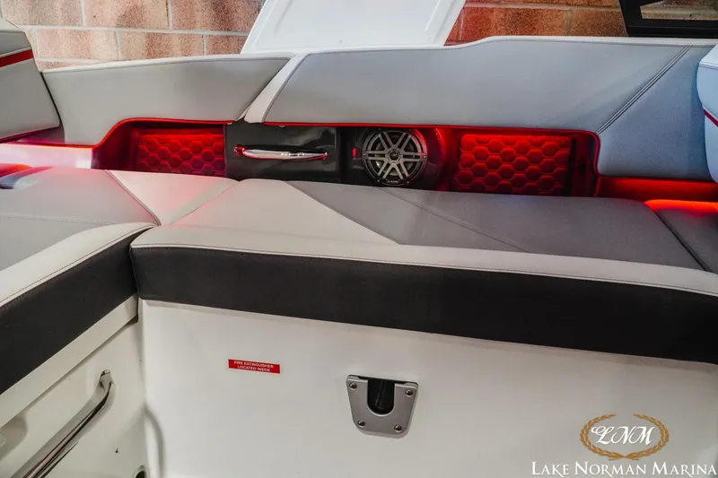 Slide: The Image of Cobalt R6 Surf 2024 - 21