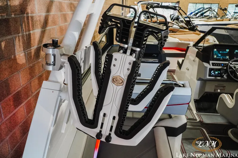 Slide: The Image of Cobalt R6 Surf 2024 - 23