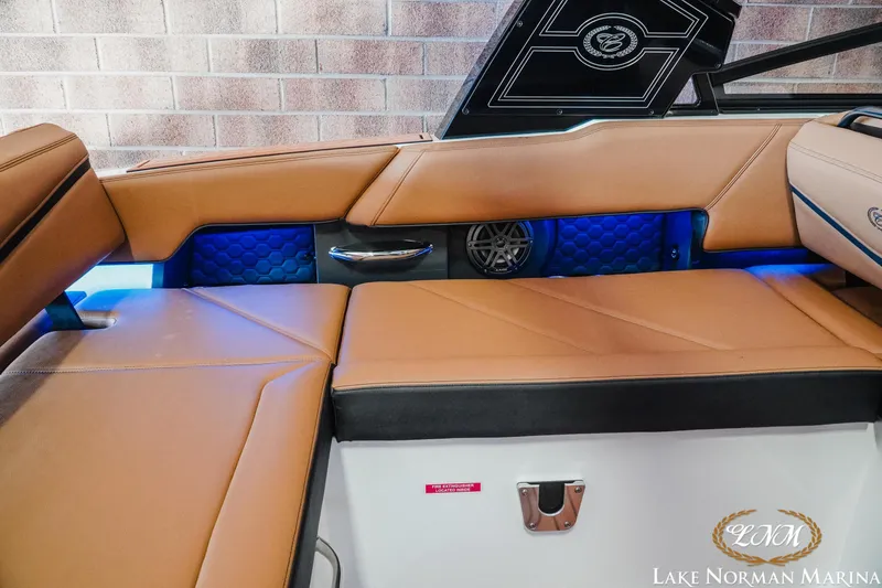 Slide: The Image of Cobalt R6 Surf 2025 - 19