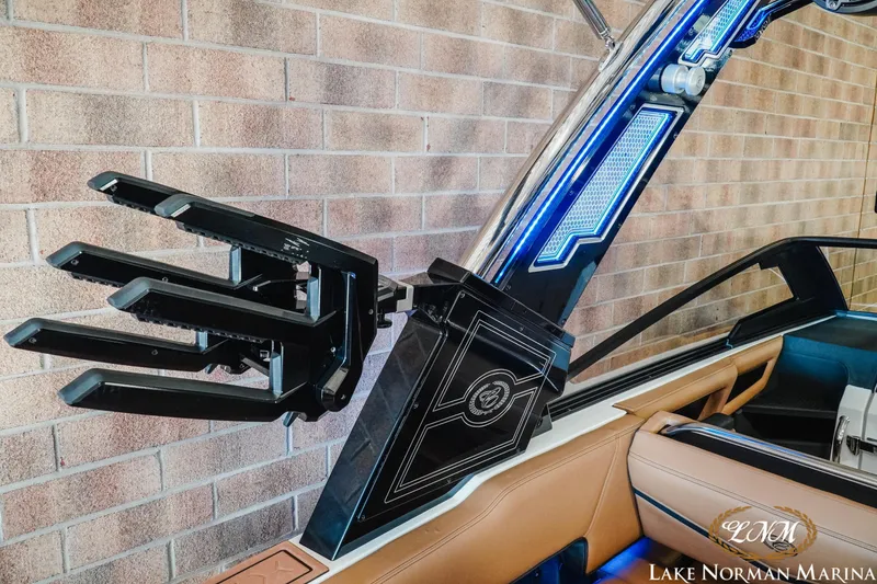 Slide: The Image of Cobalt R6 Surf 2025 - 21