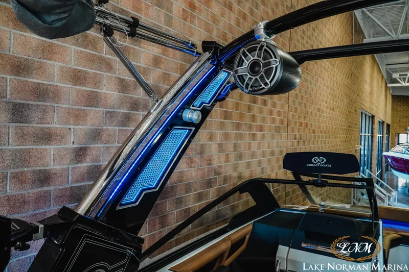 Slide: The Image of Cobalt R6 Surf 2025 - 22