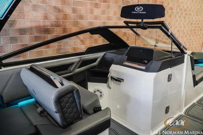 Slide: The Image of Cobalt R6 Surf 2025 - 14