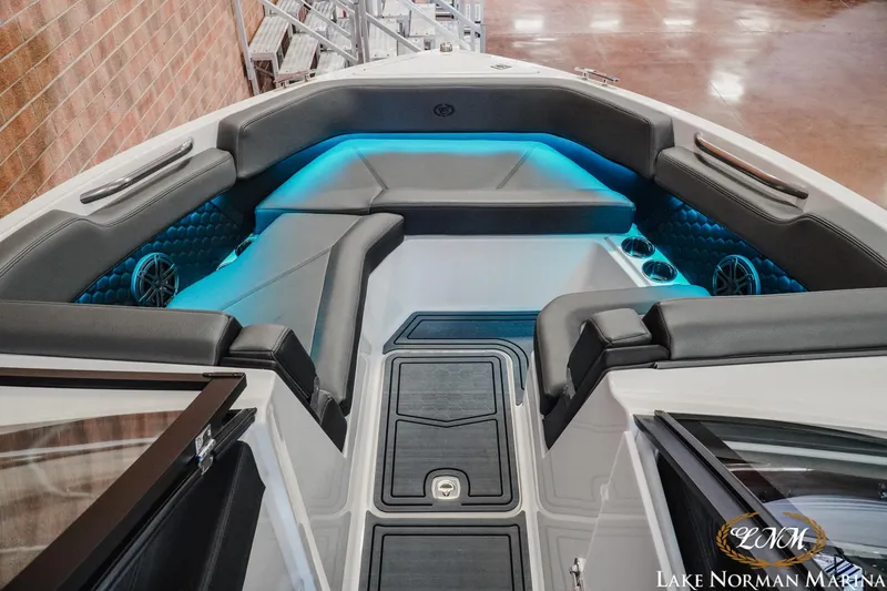 Slide: The Image of Cobalt R6 Surf 2025 - 16