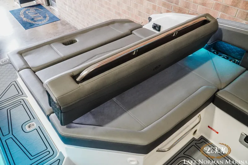 Slide: The Image of Cobalt R6 Surf 2025 - 20