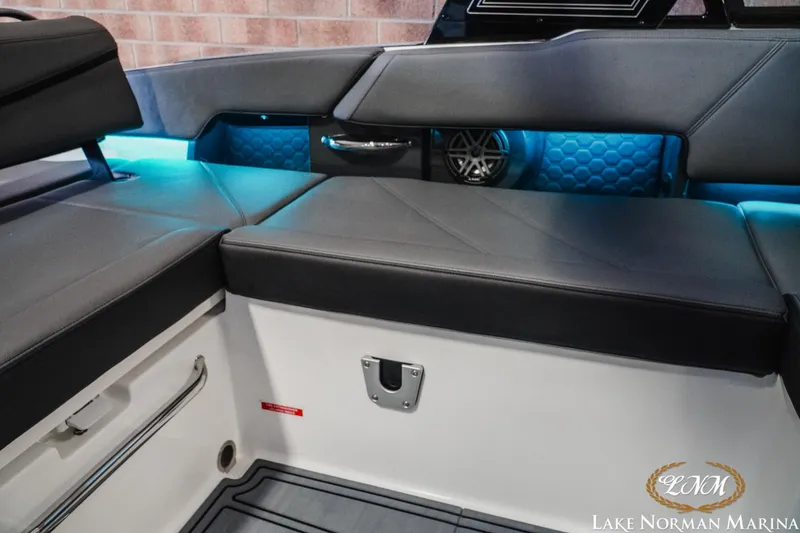 Slide: The Image of Cobalt R6 Surf 2025 - 21