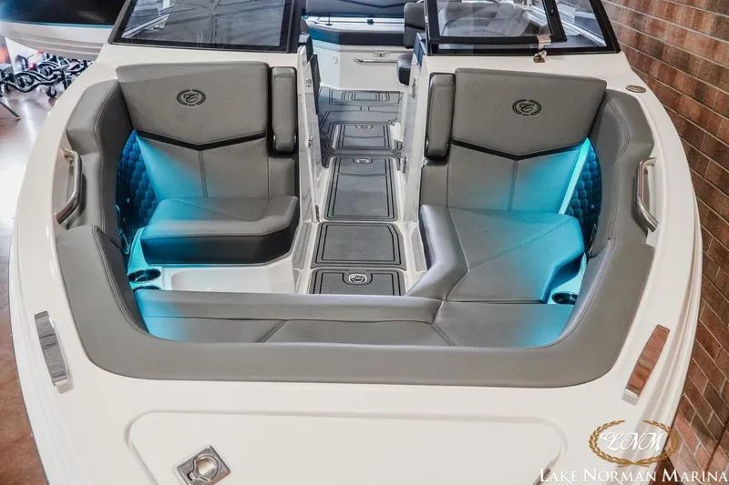 Slide: The Image of Cobalt R6 Surf 2025 - 5