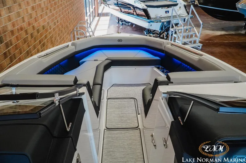 Slide: The Image of Cobalt R8 2024 - 15