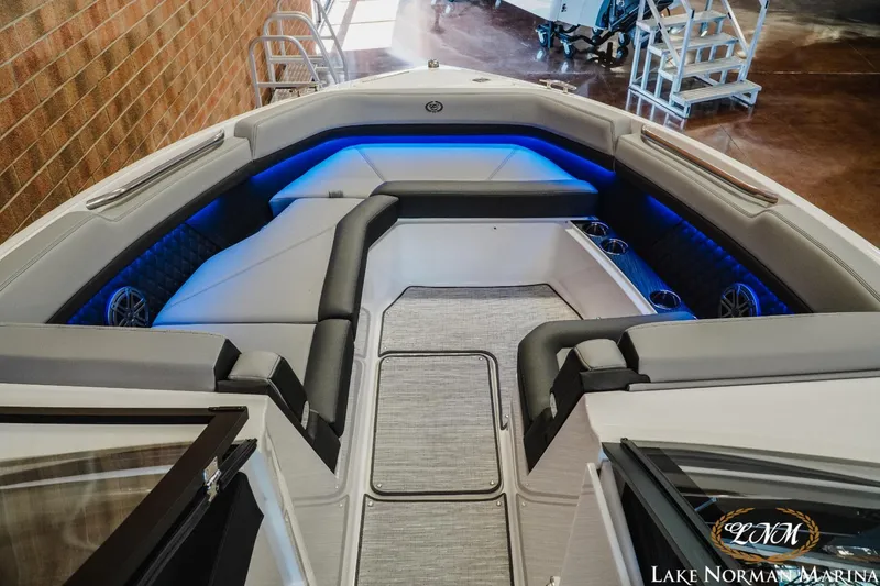 Slide: The Image of Cobalt R8 2024 - 16