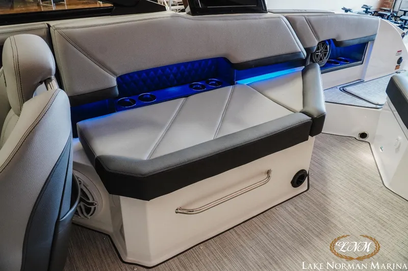 Slide: The Image of Cobalt R8 2024 - 23