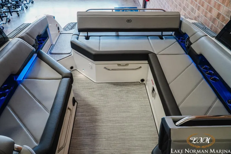 Slide: The Image of Cobalt R8 2024 - 24