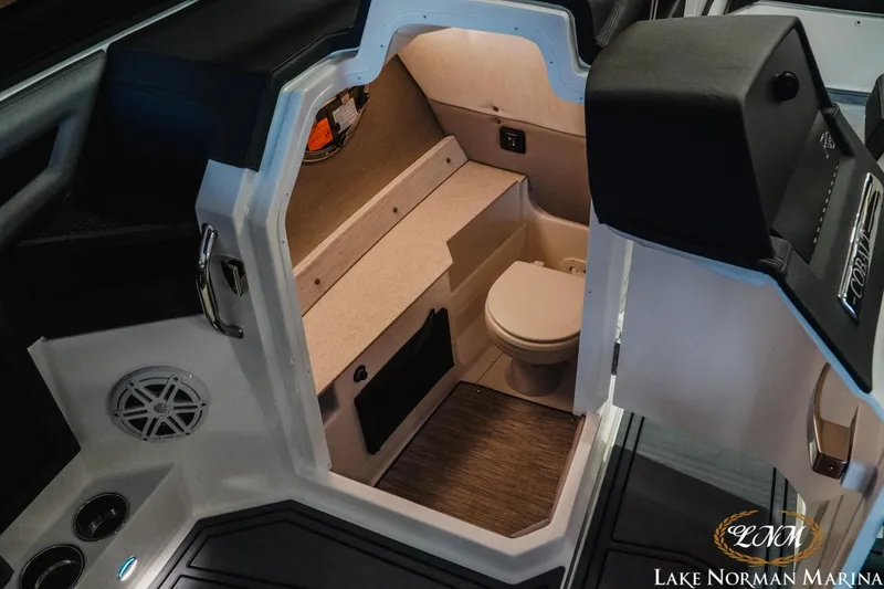 Slide: The Image of Cobalt R8 Surf 2025 - 14