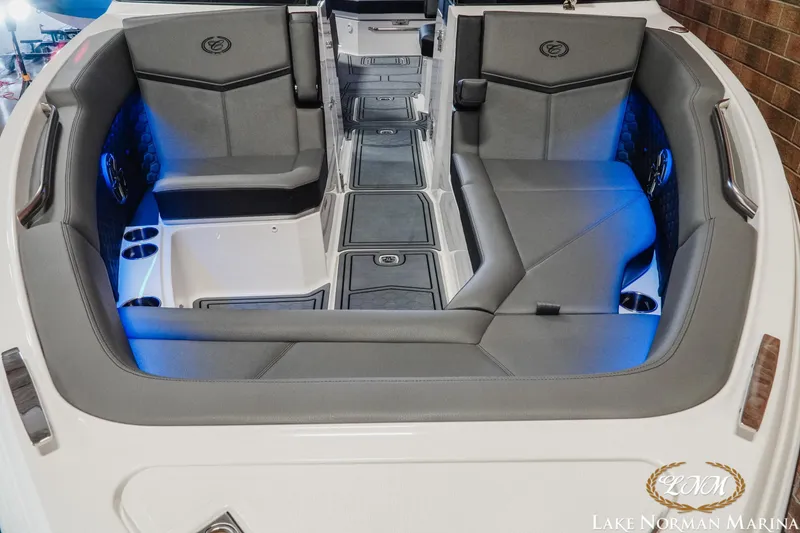 Slide: The Image of Cobalt R8 Surf 2025 - 16