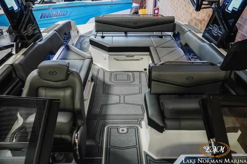 Slide: The Image of Cobalt R8 Surf 2025 - 18