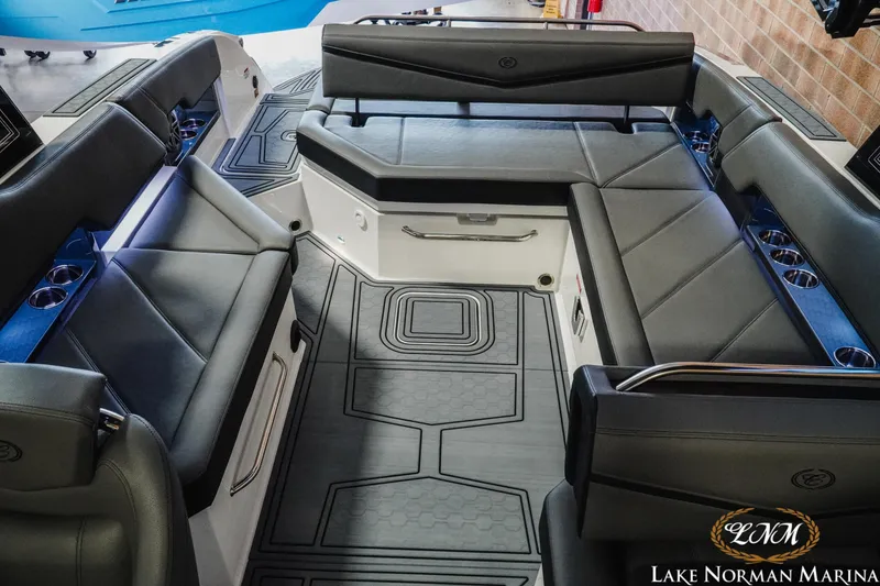 Slide: The Image of Cobalt R8 Surf 2025 - 19