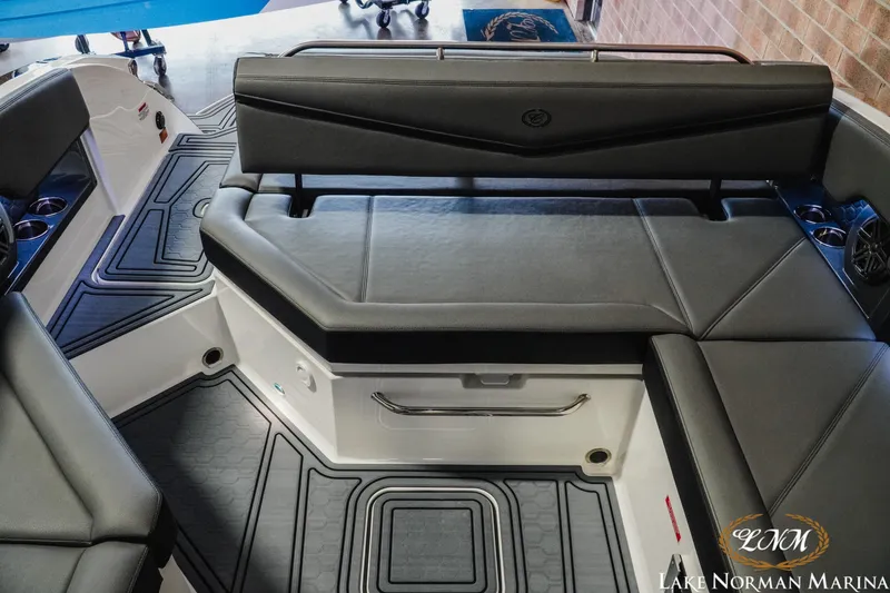 Slide: The Image of Cobalt R8 Surf 2025 - 20