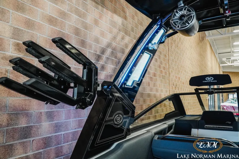 Slide: The Image of Cobalt R8 Surf 2025 - 24