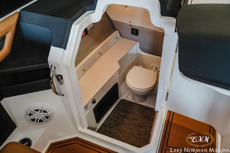 Slide: The Image of Cobalt R8 Surf 2025 - 14