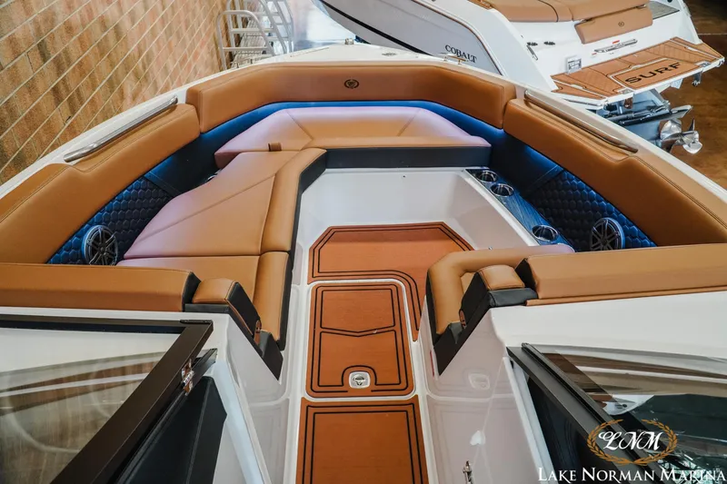 Slide: The Image of Cobalt R8 Surf 2025 - 15