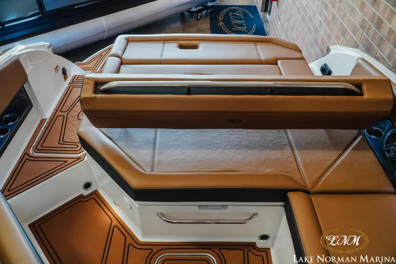 Slide: The Image of Cobalt R8 Surf 2025 - 20