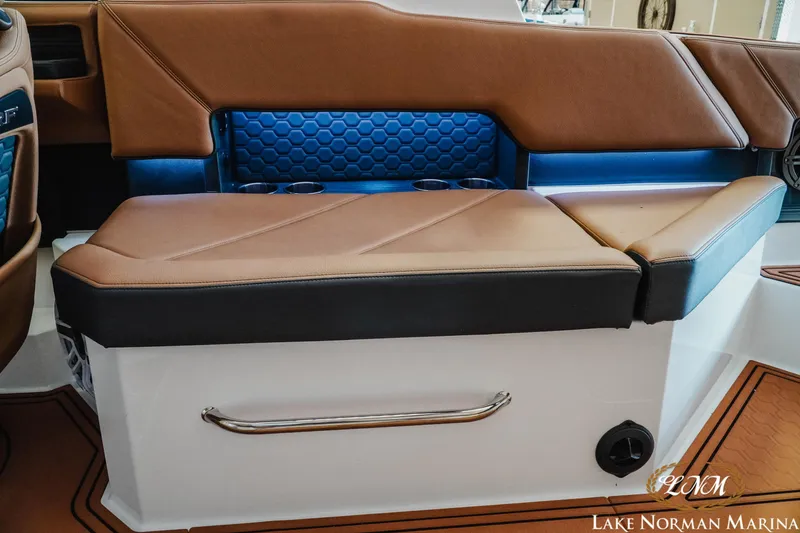 Slide: The Image of Cobalt R8 Surf 2025 - 21