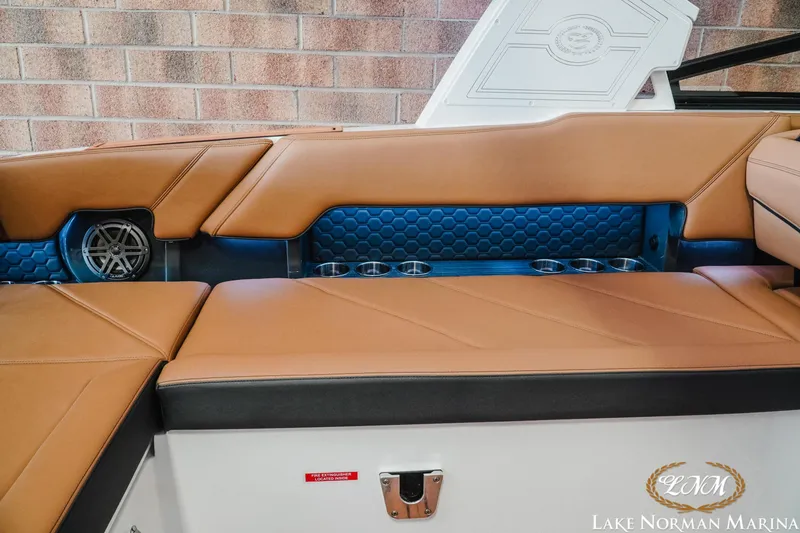 Slide: The Image of Cobalt R8 Surf 2025 - 23