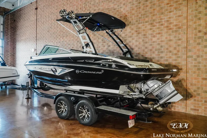 Slide: The Image of Crownline Boats 220 SURF 2022 - 3