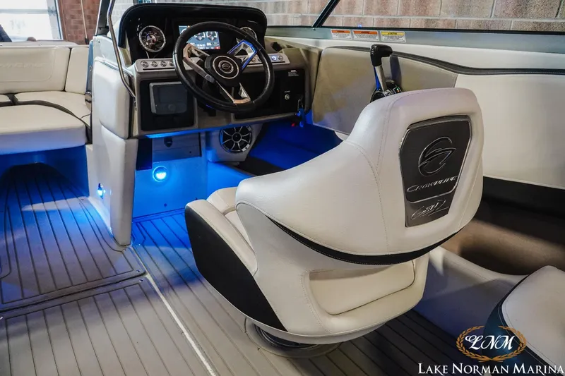 Slide: The Image of Crownline Boats 220 SURF 2022 - 9