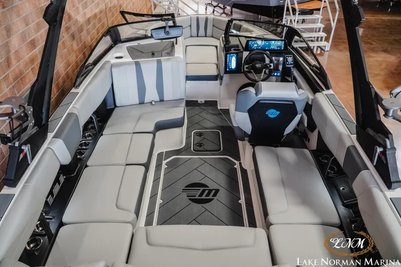 Slide: The Image of Malibu Wakesetter 22 LSV 2025 - 11