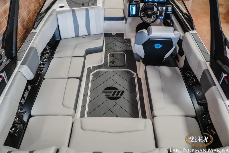 Slide: The Image of Malibu Wakesetter 22 LSV 2025 - 12