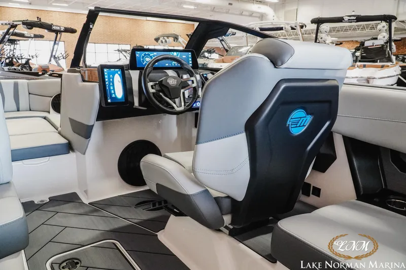 Slide: The Image of Malibu Wakesetter 22 LSV 2025 - 13