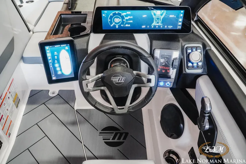 Slide: The Image of Malibu Wakesetter 22 LSV 2025 - 14