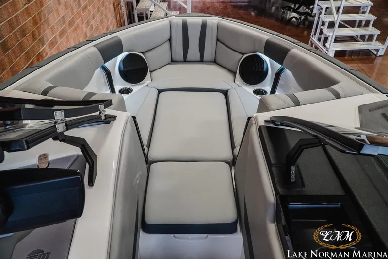 Slide: The Image of Malibu Wakesetter 22 LSV 2025 - 15