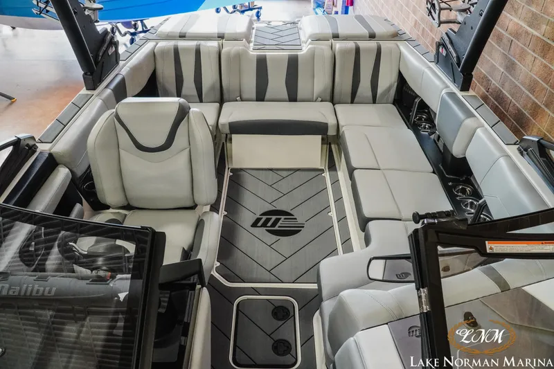 Slide: The Image of Malibu Wakesetter 22 LSV 2025 - 16