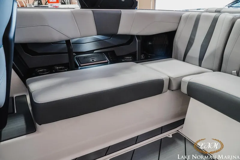 Slide: The Image of Malibu Wakesetter 22 LSV 2025 - 18